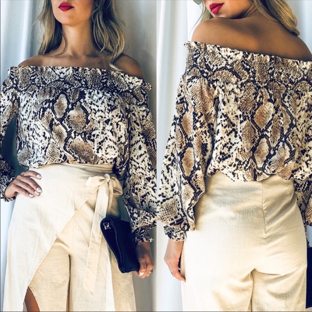 ๐โ๏ธLAST ONEโ๏ธALUNA LEVI OFF THE SHOULDER TOP - Picture 2 of 2
